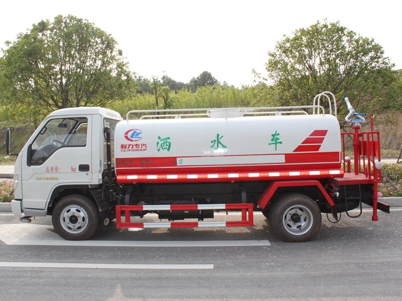 福田洒水车︱5吨洒水车图片