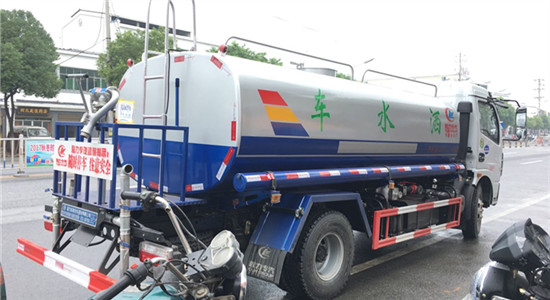 东风多利卡洒水车︱8吨洒水车图片