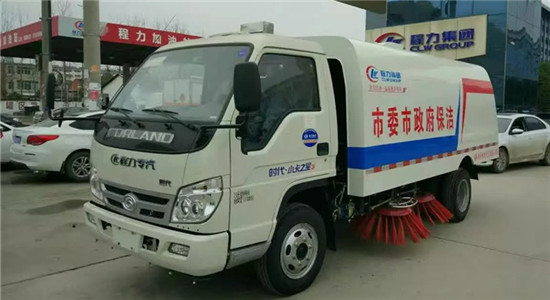 福田扫路车︱3吨扫路车图片