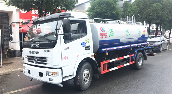 东风多利卡洒水车︱8方洒水车图片