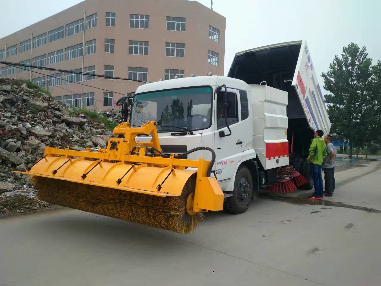 除雪车设备|清雪车扫雪滚刷|推置式雪滚除雪车