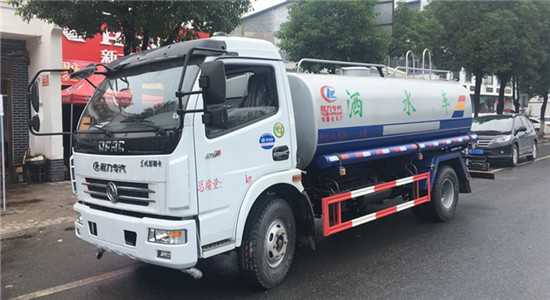 东风多利卡洒水车︱8吨洒水车