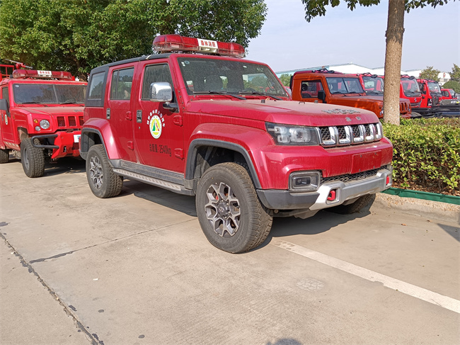 小型皮卡器材消防车_2吨四驱越野消防洒水车_河南湖北_灭火巡逻消防车_北汽吉普四驱森林防火巡逻车