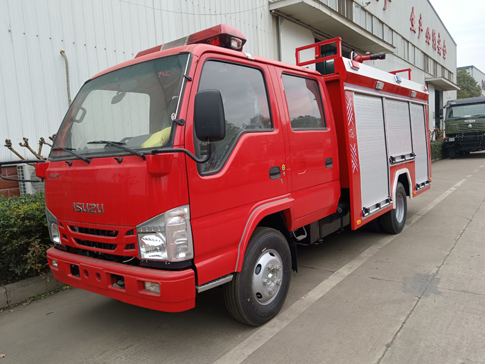 5吨消防洒水车多少钱_油库货场港口码头消防车_2.5-5吨泡沫消防车现车报价