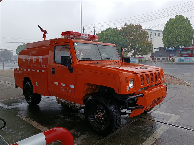 小型皮卡器材消防车_2吨四驱越野消防洒水车_吉林宁夏_森林消防越野巡逻车北汽双排5座供水车