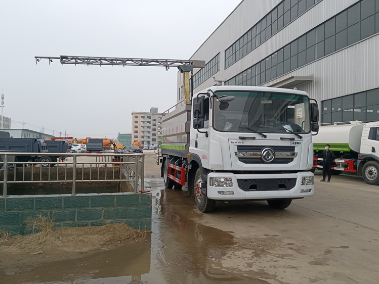 东风D9防冻液喷淋铁路抑尘车-10-15方灰尘固化封层_吕梁煤炭抑尘剂喷洒车-降尘洒水车_装卸煤炭防尘车