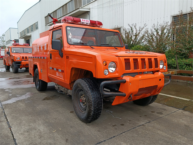 森林巡逻消防车_越野消防洒水车_内蒙古辽宁_山区林场草原消防救火车_越野四驱运兵突击消防车