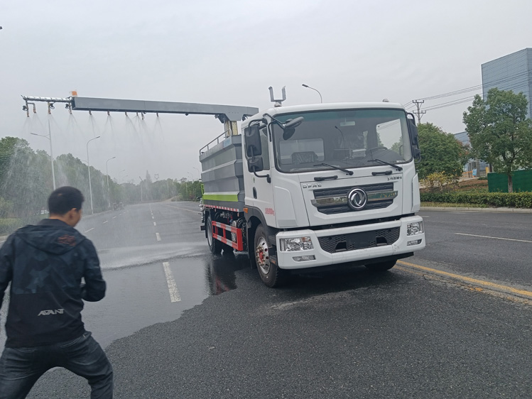 东风D9喷雾封层铁路抑尘车-15方煤厂抑尘运输车_榆林12方抑尘洒水车_雾化感应喷淋车_煤炭降尘车