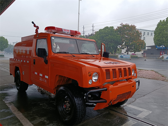 森林防火指挥车_2吨四驱消防洒水车_湖南广东_越野供水车北汽勇士四驱森林救火消防车