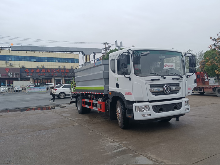 东风D9自动喷淋铁路抑尘车-12吨自动感应喷洒_大同煤场抑尘洒水车_运煤抑尘剂固化剂喷洒