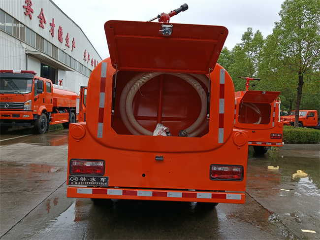 小型皮卡器材消防车_2吨四驱越野消防洒水车_河北山西_北汽四驱越野消防装备车北汽勇士四驱森林防火指挥车