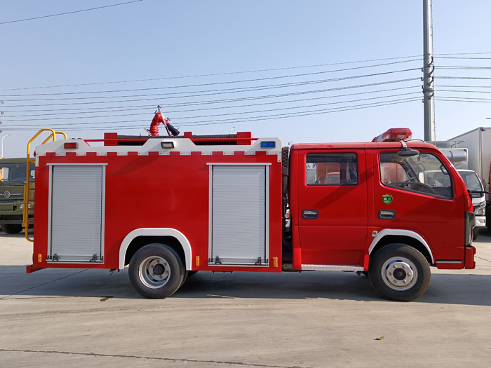 5吨消防洒水车_物业工厂小区消防车_2.5-5吨泡沫消防车现车报价