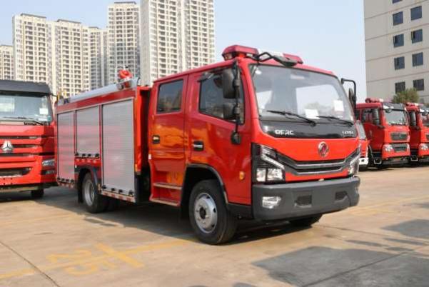 最新东风多利卡D7_4.5吨泡沫消防车哪里买现车